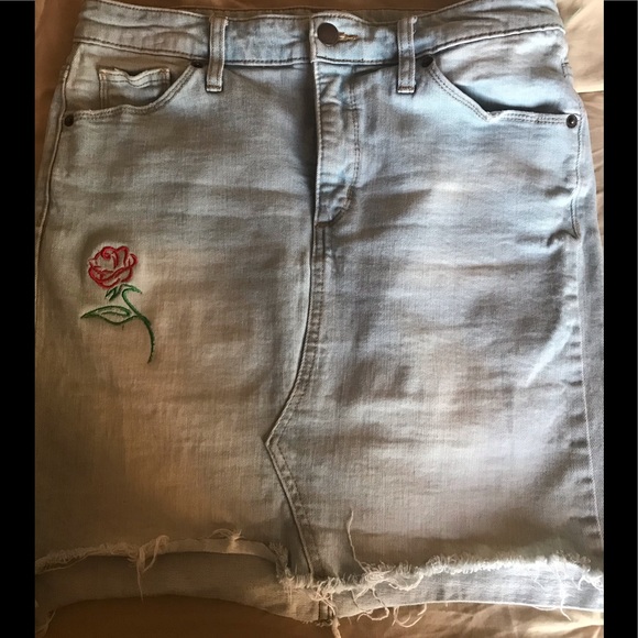 Custom embroidered denim mini skirt, Universal Thread brand - Picture 1 of 3